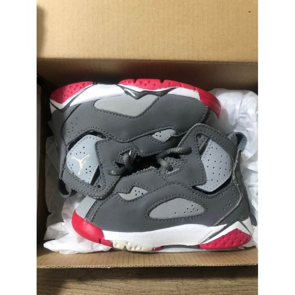 5c Jordan True Flight Cool Grey/Vivid Pink
